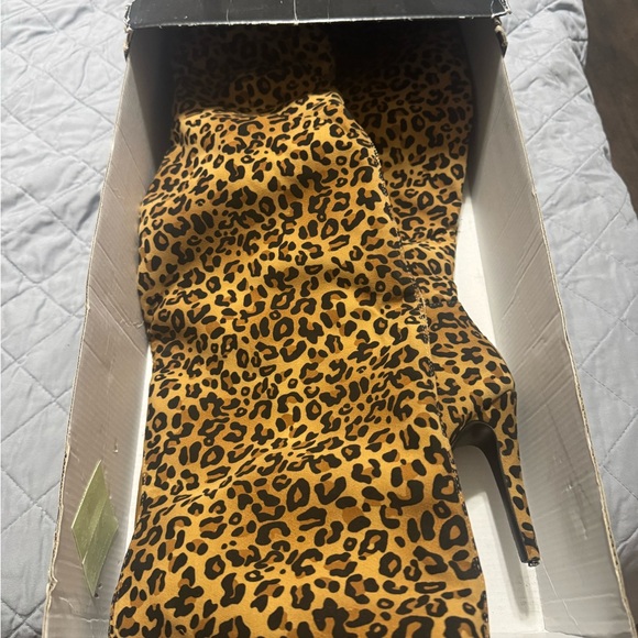 Leopard boots - Picture 4 of 7